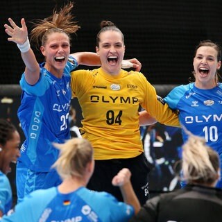 Xenia Smits jubelt mit der SG BBM Bietigheim in der Handball Champions League.