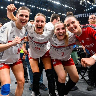 Inger Smits (Bietigheim), Kelly Dulfer (Bietigheim), Klara Birtic (Bietigheim), Torhüterin Gabriela Moreschi.