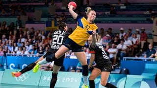 Jenny Carlson war beim 31:28-Sieg der Schwedinnen gegen Deutschland, bei den Olympischen Spielen in Paris, mit sieben Toren beste Werferin der Partie.