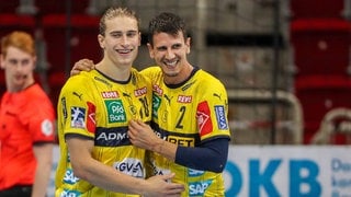 Juri Knorr und Andy Schmid im Trikot der Rhein-Neckar Löwen