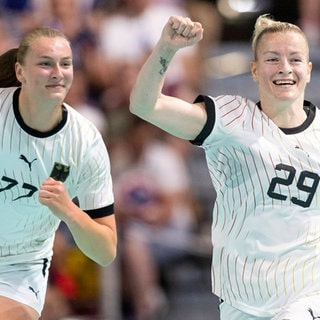 Viola Leuchter und Antje Döll wollen bei der Handball-EM das Halbfinale erreichen. 