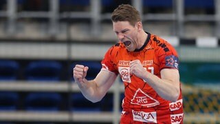 Tobias Reichmann hat beide Bizepse angespannt und die geballten Fäuste gen Himmel gereckt. Er hat mit den Rhein-Neckar Löwen bei Sport Lissabon das Final Four der EHF European League erreicht.