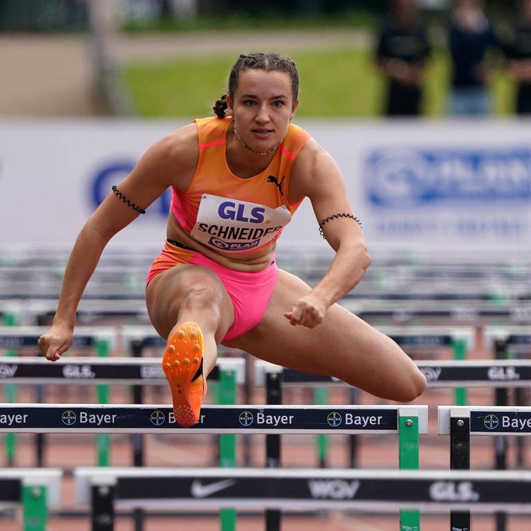 Hürdensprinterin Rosina Schneider beim Leichtathletik-Turnier in Leverkusen.