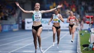 Olivia Gürth (Silvesterlauf Trier) gewinnt überraschend die 3000m Hindernis