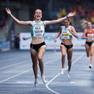 Olivia Gürth (Silvesterlauf Trier) gewinnt überraschend die 3000m Hindernis