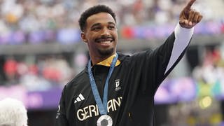 Leo Neugebauer hat bei den Olympischen Spielen in Paris die Silbermedaille gewonnen. Der Zehnkämpfer des VfB Stuttgart sieht bei der Sportförderung in Deutschland noch Entwicklungspotenzial.