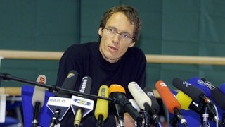 Dieter Baumann bei der Pressekonferenz im November 1999 am Olympiastützpunkt Stuttgart 