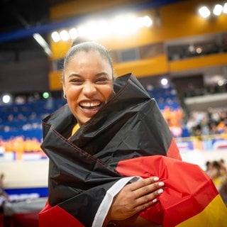 Yemisi Ogunleye freut sich über EM-Silber in der Halle