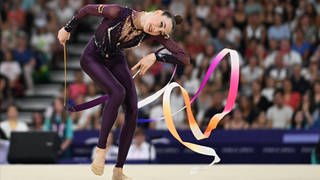 Darja Varfolomeev ist am Donnerstag in Paris mit 136.850 Punkten souverän ins Olympia-Finale der Rhythmischen Sportgymnastik eingezogen.