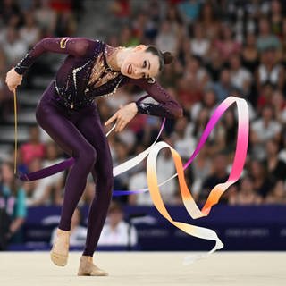 Darja Varfolomeev ist am Donnerstag in Paris mit 136.850 Punkten souverän ins Olympia-Finale der Rhythmischen Sportgymnastik eingezogen.