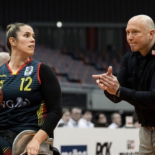 Rollstuhlbasketball-Nationalspielerin Nathalie Passiwan und Bundestrainer Dirk Passiwan