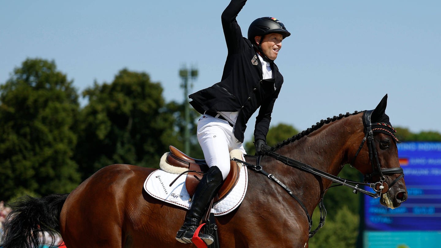 Michael Jung bei der Medaillenentscheidung in Paris - gewinnt Gold