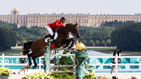 Springreiter Richard Vogel mit Hengst United Touch bei den Olympischen Spielen in Paris. 