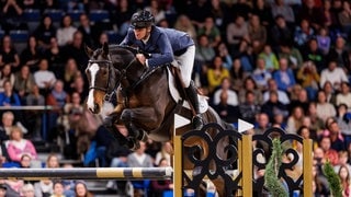 Der Schweizer Steve Guerdat hat das German Master der Springreiter 2024 in der Stuttgarter Hanns-Martin-Schleyer-Halle gewonnen.