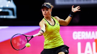 Die Stuttgarterin Laura Siegemund musste beim Porsche Tennis Grand Prix in Stuttgart gegen Marta Kostyuk aus der Ukraine antreten.