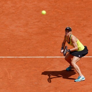 Laura Siegemund hat den Ball fest im Blick