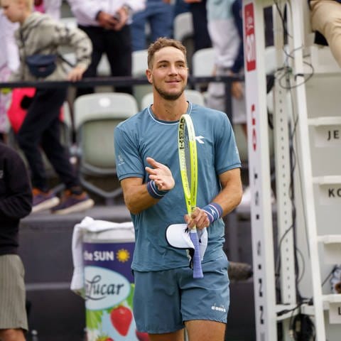Der deutsche Tennis-Spieler Jan-Lennard Struff ist bei den Boss Open in Stuttgart in das Viertelfinale eingezogen. 