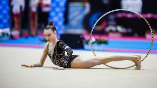 Sportgymnastin Darja Varfolomeev startet bei der EM in der Rhythmischen Sportgymnastik 2024 in Budapest