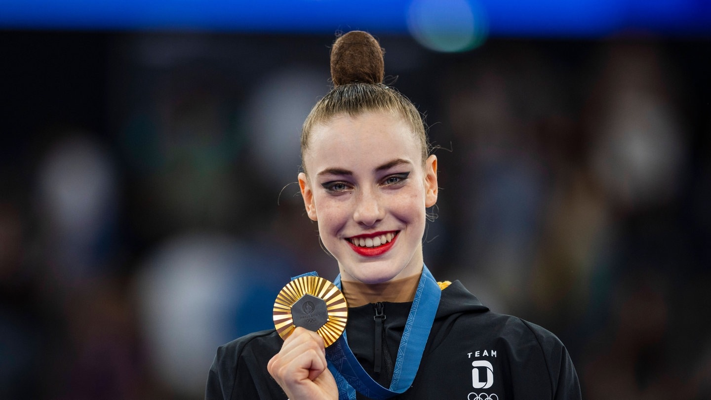 Darja Varfolomeev holte bei den Olympischen Spielen 2024 in Paris die Goldmedaille in der Rhytmischen Sportgymnastik