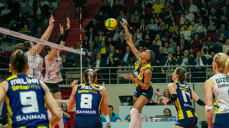 Die Stuttgarter Volleyballerinnen verlieren das Rückspiel in Istanbul und scheiden aus der Champions League aus. 
