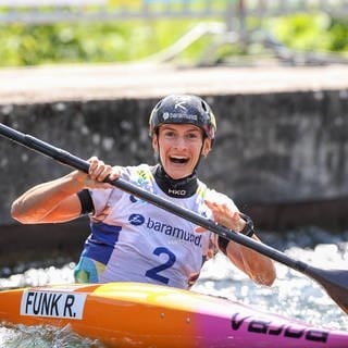 Ricarda Funk, hier jubelt sie bei der WM 2022 in Augsburg, will sich in Paris ihren Olympia-Traum erfüllen