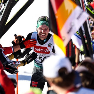 Fabian Rießle kommt ins Ziel in seinem letzten Rennen. 