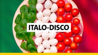 SWR1 Italo-Disco - die größten Hits aller Zeiten aus dem sonnigen Italien. Der Schriftzug "Italo-Disco" schwebt über einer Pizza, die mit grünem Spinat, weißem Mozarella und roten Tomaten belegt ist - den italienischen Nationalfarben