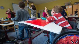 Inklusion in einer Regelschule, Behinderte und Nicht-Behinterte gemeinsam statt Förderschule