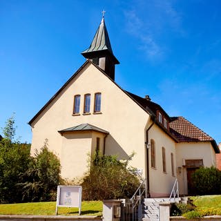Die erste Tierbestattungskirche Deutschlands öffnet in Albstadt 