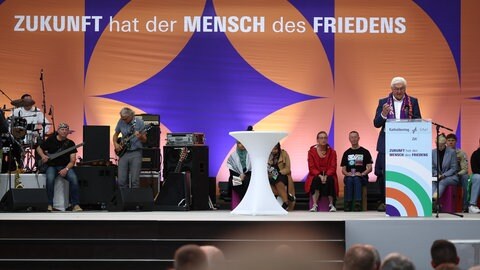 Bundespräsident Frank-Walter Steinmeier spricht bei der Eröffnung des 103.Deutschen Katholikentags in Erfurt