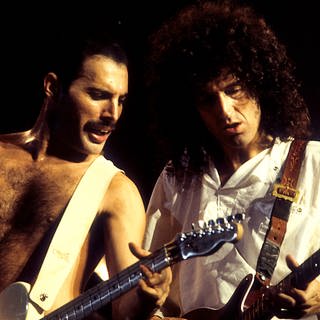 Queen mit Sänger Freddy Mercury und Brian May