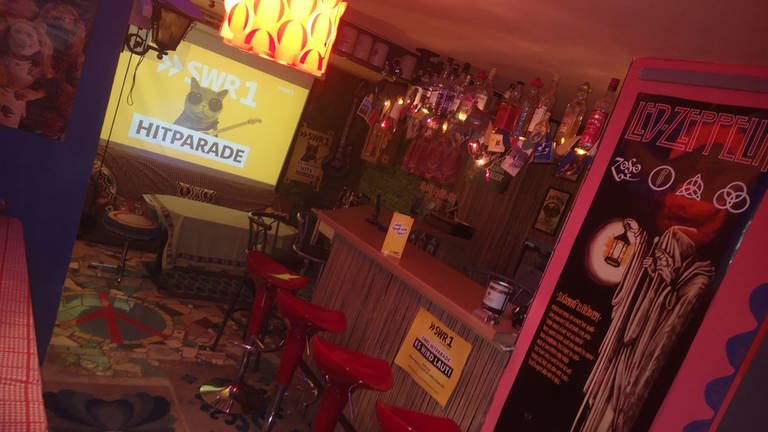 Eine Bar in Abtsgmünd, in der eine Hitparaden-Party stattfindet