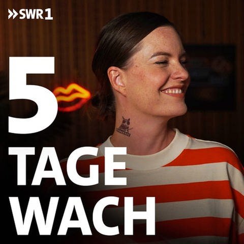 Cora Klausnitzer für den Podcast "5 Tage wach - die kultigste Radio-Hitparade Deutschlands" exklusiv in der  ARD Audiothek
