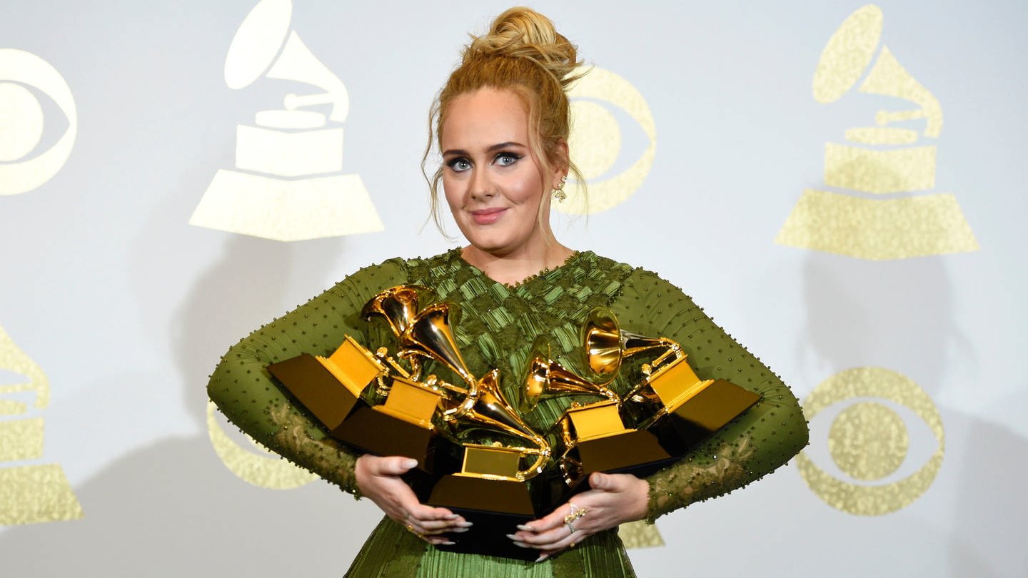 Sängerin Adele schafft es mit acht Liedern in die Hitparade