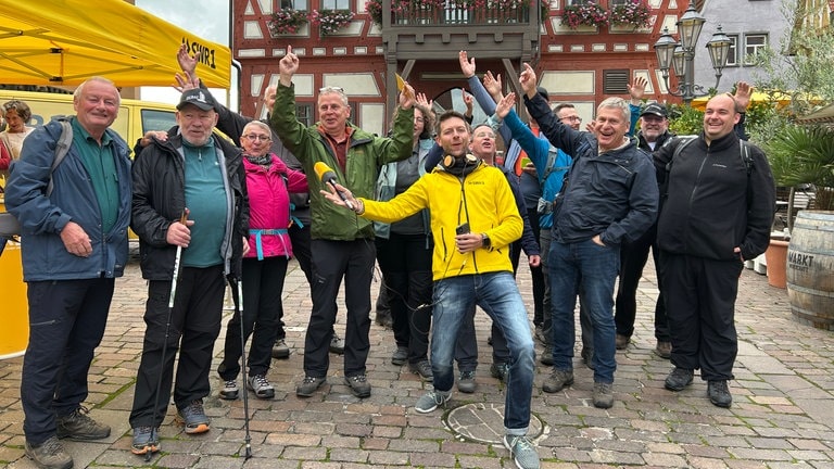 HITmach-Duell Besigheim: Corvin Tondera-Klein vor Männer und Frauen des Musikvereins Eisingen.