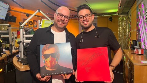 Max Oehl und Matthias Sziedat mit Schallplatten