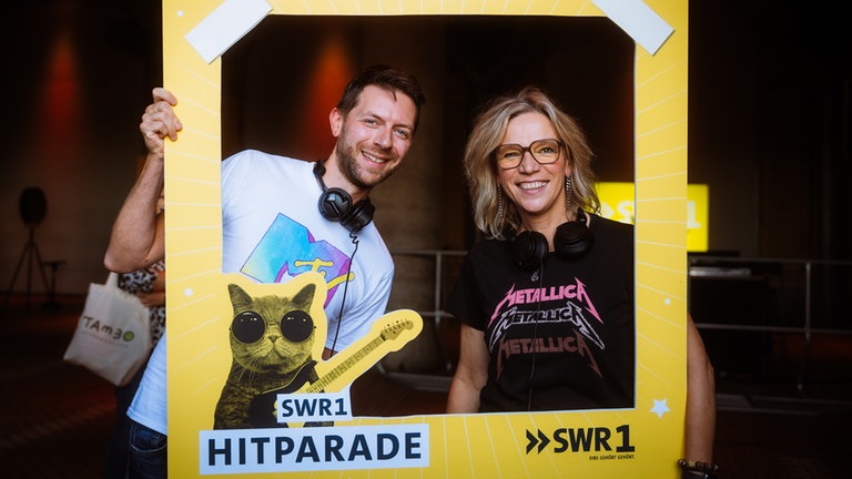 Steffi und Corvin im gelben SWR1 "Hitdabei"-Fotorahmen.