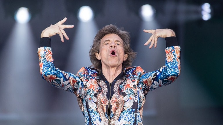 Sänger Mick Jagger singt während des Konzerts der Rolling Stones