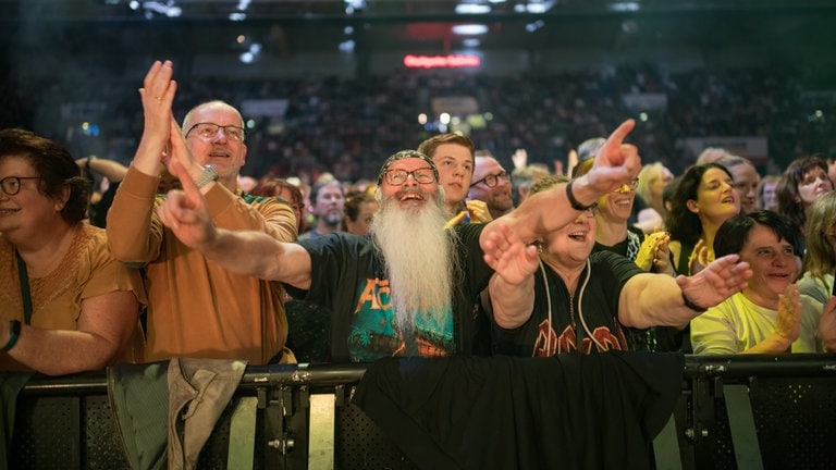 SWR1 Fans bei der Finalparty der Hitparade 2024 in Stuttgart.