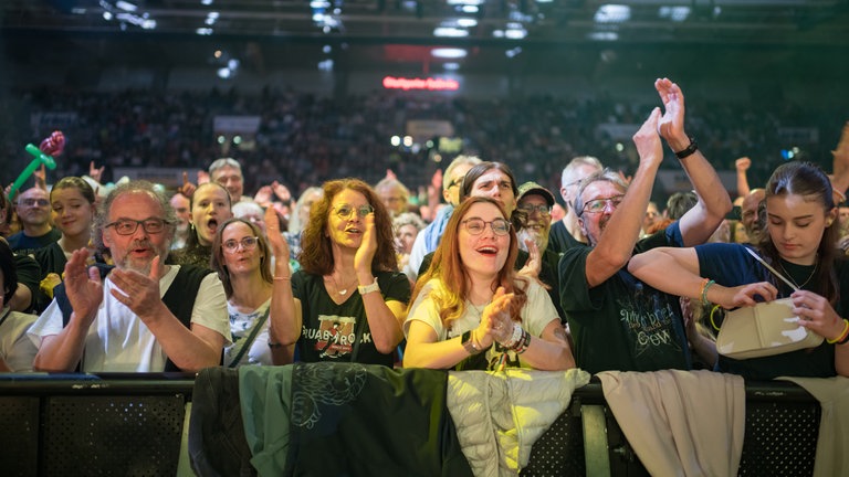 SWR1 Fans bei der Finalparty der Hitparade 2024 in Stuttgart.