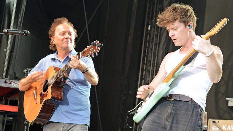 Begeisterte Fans beim PUR-Konzert in Schwetzingen am 2. August 2024. Im Rahmen der Reihe "Musik im Park" spielten PUR im ausverkauftem "Schloßpark" ein wirklich beeindruckendes Konzert.