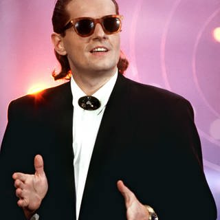 Der österreichische Popstar Falco während eines Auftritts (Archivfoto vom 05.11.1988).