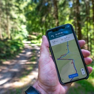 Smartphone mit Wander-App