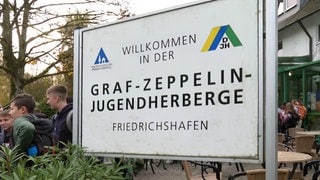 Herbergsvater Carlo Donati aus Friedrichshafen verrät SWR1: So haben sich Jugendherbergen in Baden-Württemberg verändert. Von wegen Schlafsaal, Gemeinschaftsdusche, Spülküche: Jugendherbergen sind fast schon Hotels mit Frühstückbuffet. Gemeinschaftsgefühl inklusive. 