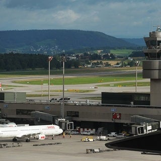 Flughafen Zürich:  die aktuellen Flugpläne mit Ankunftszeiten, Abflugzeiten und Servicenummern. Bei SWR1 findet ihr auch alle weiteren Flugpläne und Infos der wichtigsten Flughäfen in Baden-Württemberg, Bayern, Hessen, Nordrhein-Westfalen, der Schweiz und Frankreich. Unser Service für euch: Alle wichtigen Informationen rund um Flugplanänderungen, Verspätungen, Flugausfälle durch Streiks und Hotlines plus ein Ratgeber für eure Fluggastrechte.