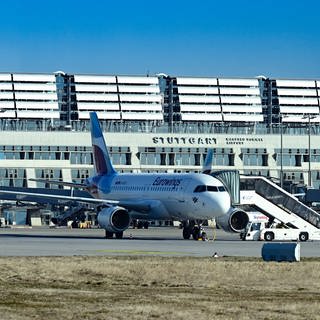 Flughafen Stuttgart: die aktuellen Flugpläne mit Ankunftszeiten, Abflugzeiten und Servicenummern. Bei SWR1 findet ihr auch alle weiteren Flugpläne und Infos der wichtigsten Flughäfen in Baden-Württemberg, Bayern, Hessen, Nordrhein-Westfalen, der Schweiz und Frankreich. Unser Service für euch: Alle wichtigen Informationen rund um Flugplanänderungen, Verspätungen, Flugausfälle durch Streiks und Hotlines plus ein Ratgeber für eure Fluggastrechte.