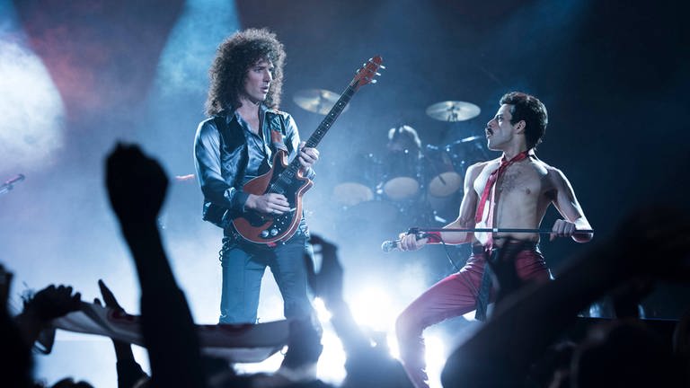 Szene aus dem Film "Bohemian Rhapsody". Die Biografie des Queen-Frontmanns Freddie Mercury ist dieses Jahr in Open Air Kinos in Baden-Württemberg zu sehen.