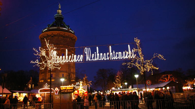 Weihnachtsmarkt am Mannheimer Wasserturm