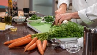 Karotten für das Pesto aus Karottengrün