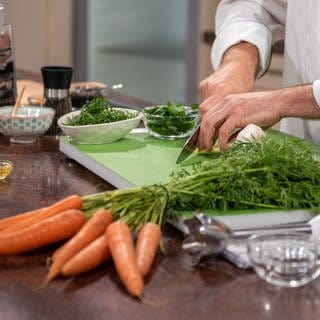 Karotten für das Pesto aus Karottengrün